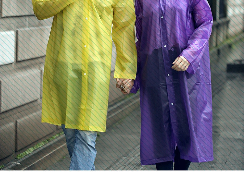 Hot Sale High Quality New Arrivals EVA/PVC/PU 100% Waterproof Workers Poncho Raincoat Outdoor Waterproof Worker Safety Hooded Rain Coat for Male and Female