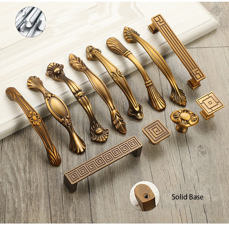 China Manufacturer Zinc Alloy Antique Brass Color Furniture Door Handles Pulls Hardware Vintage Pull Handle for Wardrobe Cabinet Closet Cupboard Dresser Drawer