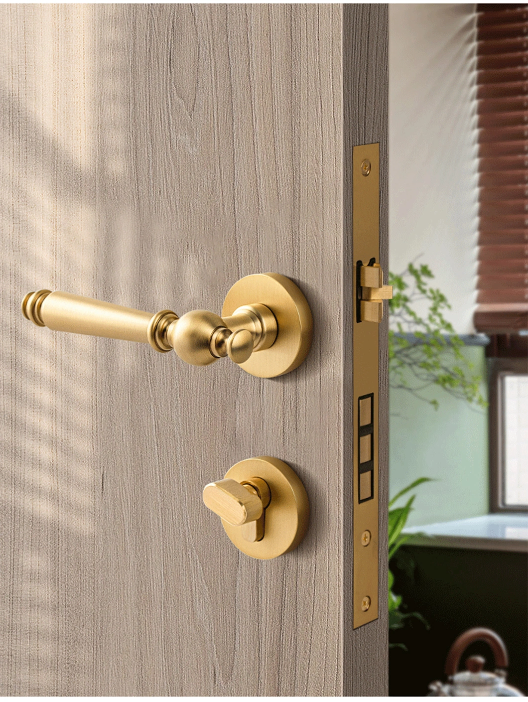 Modern Zinc Alloy Design Pull Handle and Lock Gold Color Luxury Door Handle for Bedroom