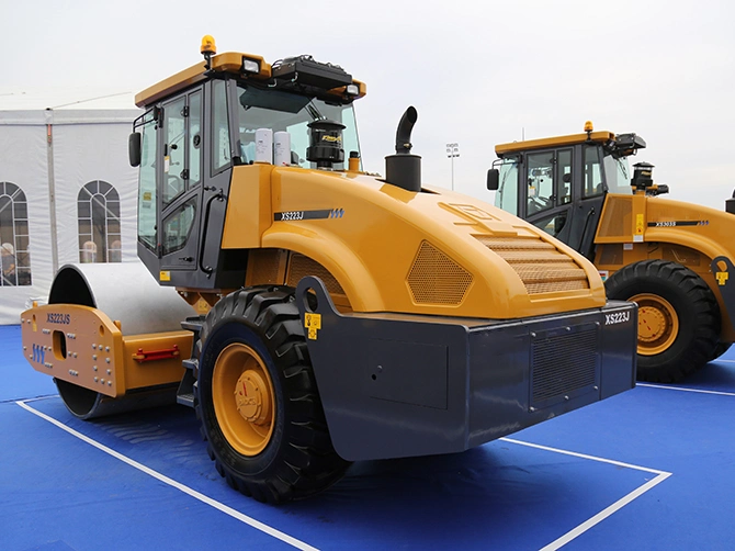 China Made Official Manufacturer 30 Ton Vibratory Road Roller Compactor Xs303s