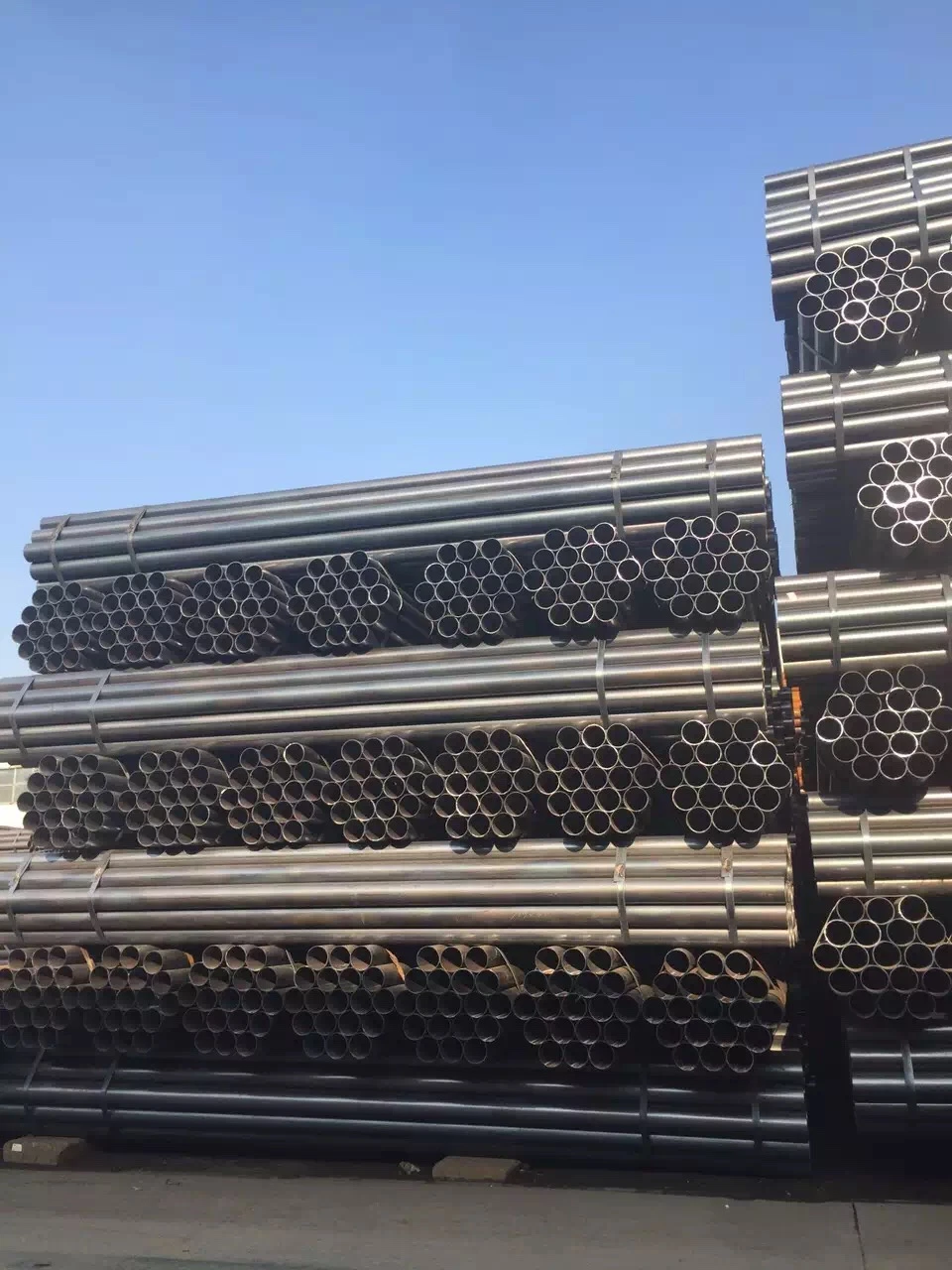 2023 Black Iron Round Mild ERW Steel Pipe Welded Pipes for Construction Pakistan