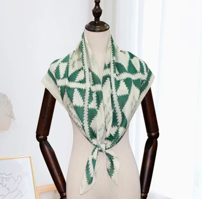 Frauen Square Neckentuch 2022 Frühling Sommer Schals Druckdesign Bandana Lady Fashion Head Wrap Schal für Damen mit geschmeidiger Berührung