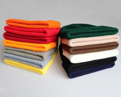 Modische Custom Stickerei Logo Solid Color Warm Winter Beanie Knit Hut mit kundenspezifisches Logo