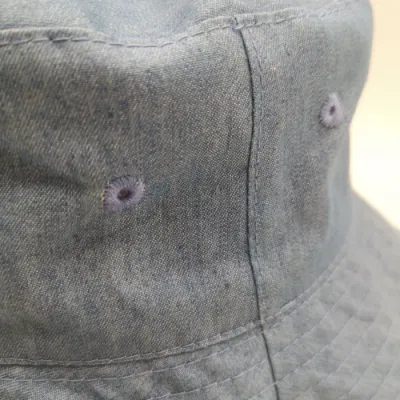 Reversible Innenschicht-Eimer mit gestickten Löchern in Denim und Pink Hut