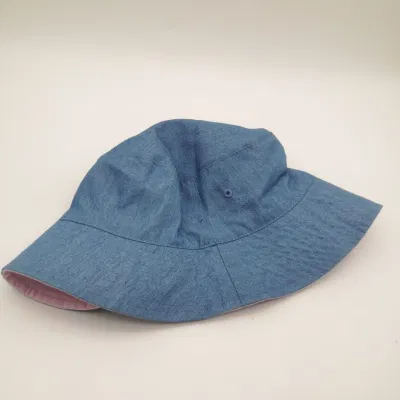 Reversible Innenschicht-Eimer mit gestickten Löchern in Denim und Pink Hut