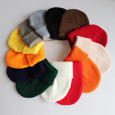 Modische Custom Stickerei Logo Solid Color Warm Winter Beanie Knit Hut mit kundenspezifisches Logo