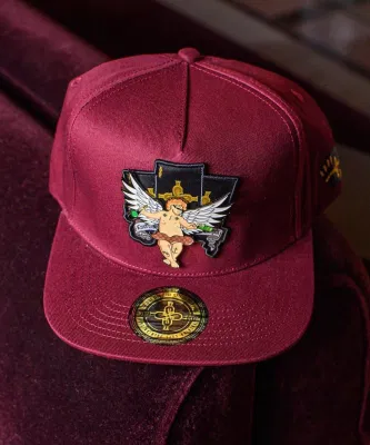 Custom Men Fashion Snapback Hut Qualität Metall Patch Gorras 5 Panel-Baumwolle Wildleder Metallic Patch-Platte Snapback Cap