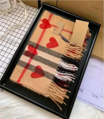 Großhandel Seide Quadrat Schal Frauen Satin Schal Wrap Hijab Weiblich Haarband Handgelenk Luxus Kopf Kerchief 70 * 70cm Echarpe Bandana