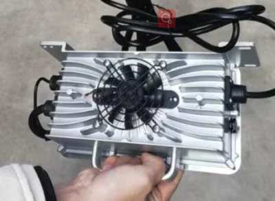 Cargador de batería de ciclo profundo 96V 20A 30A para T105 T875