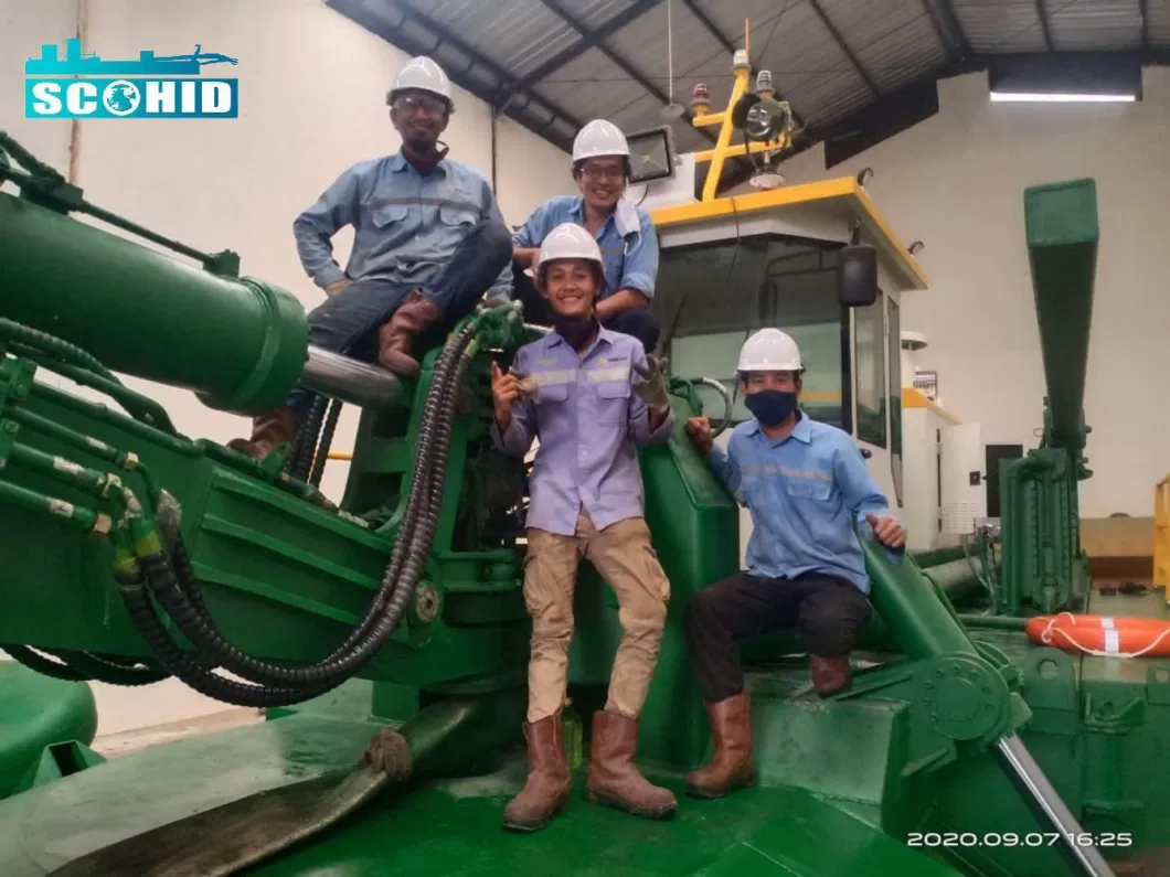 Self-Propelled Amphibious Dredger Mining Equipment for Mud Dredging in Wetland