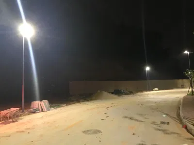 LED all-in-one integrato da 5W-200W impermeabile da 181 lpw certificato TUV Lampada da strada a energia solare per poli da 5 m~12 m IP67 IK10 CE RoHS