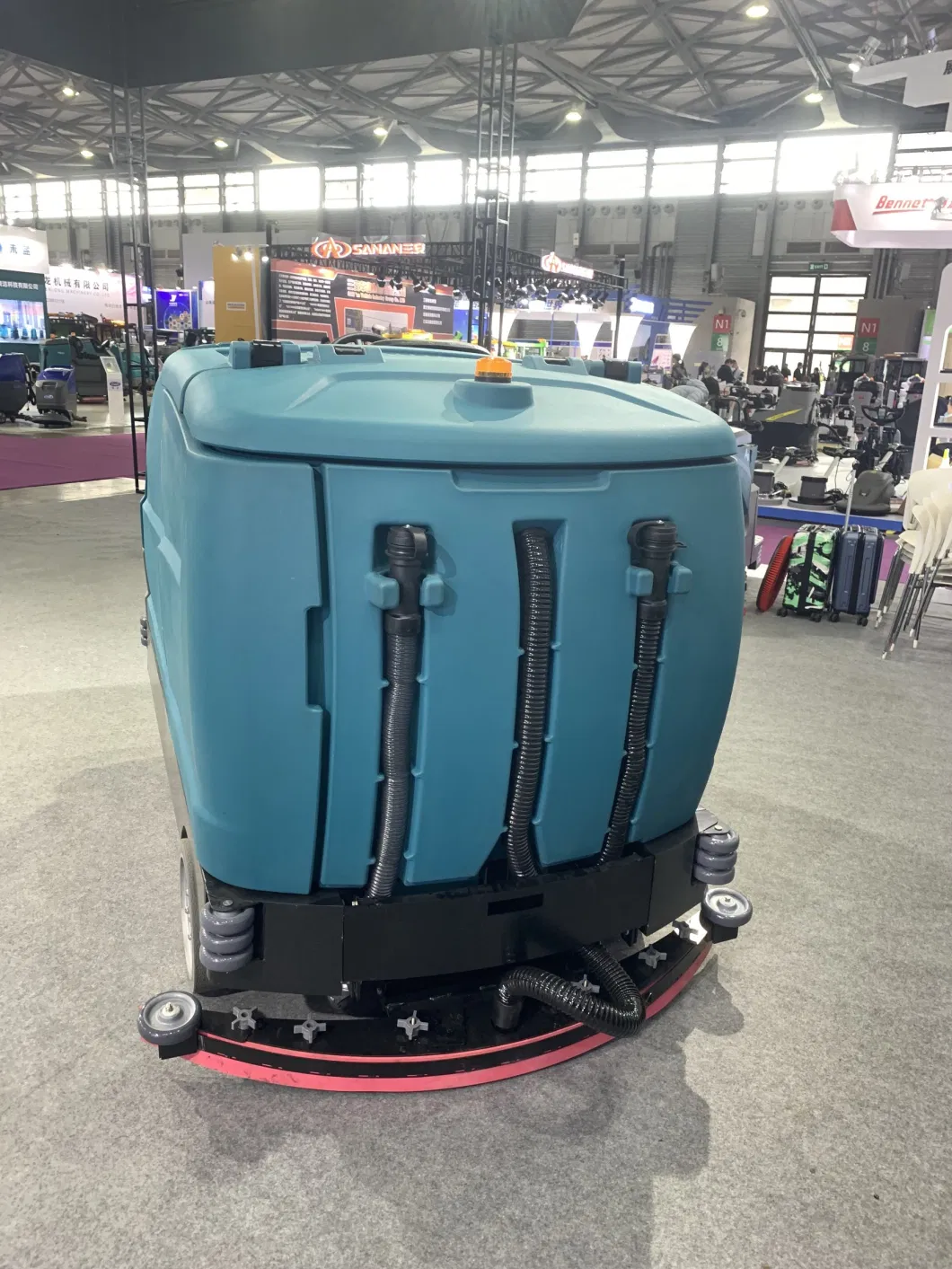 Industrial Ride on Tile Floor Scrubber Self-Propelled Multifunction 400L Automatic Cleaning Machine