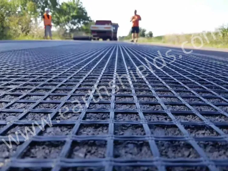 Factory Direct Fiberglass Geogrid Price Applied to Strengthen The Soft Land Grid Gravel Driveway