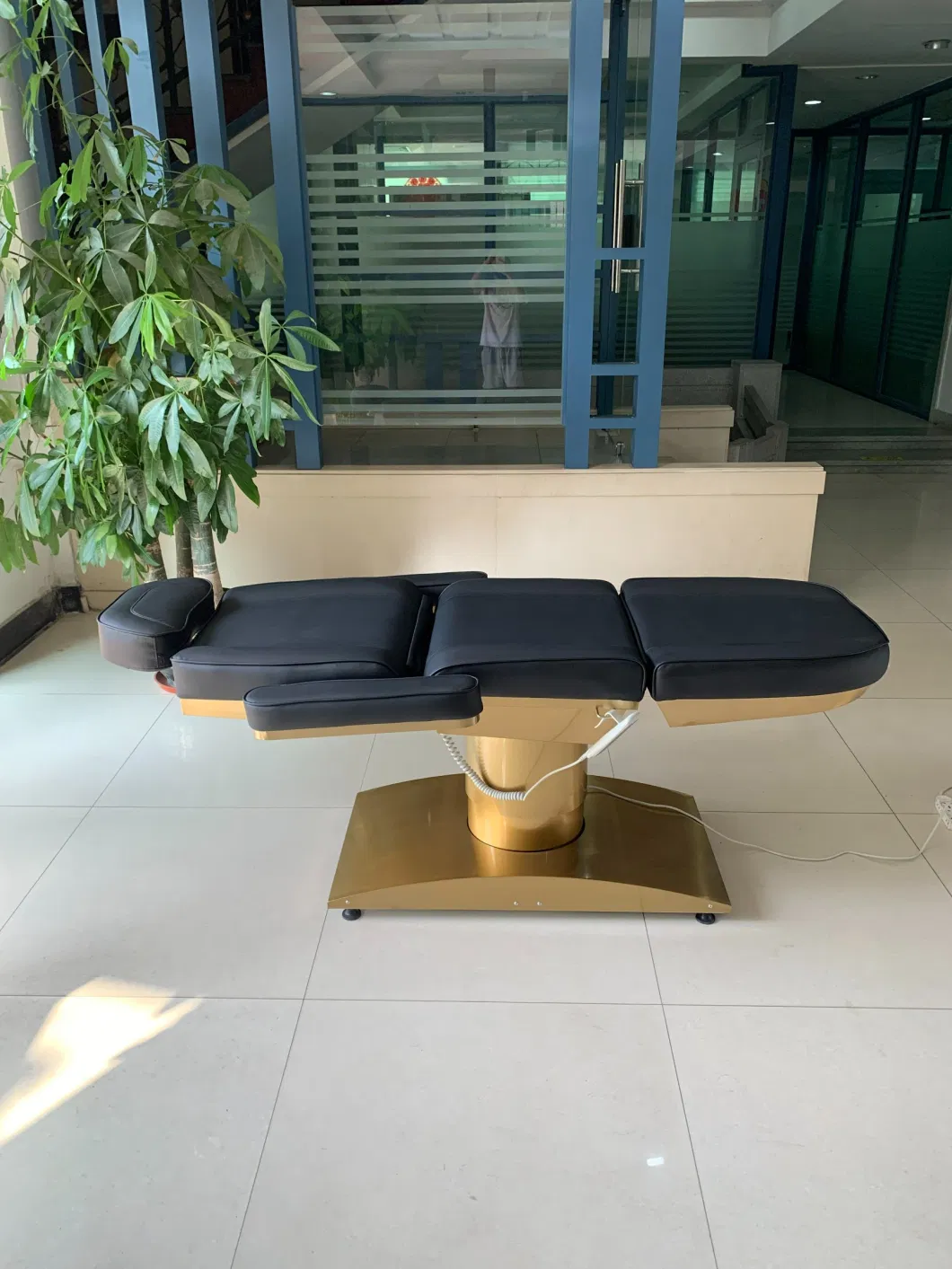 Hochey High-End Beauty Massage Bed 3 4 Motor with Disinfection Cabinet with Magnifying Glass and Stool