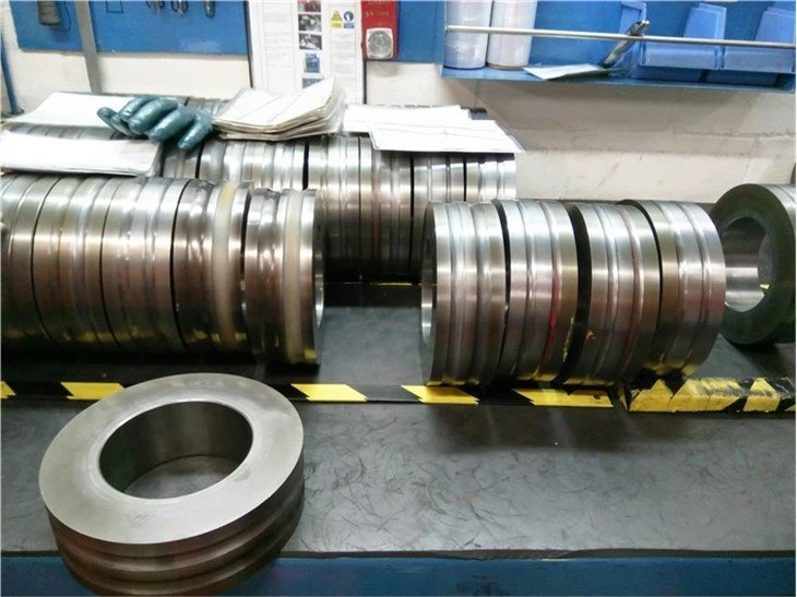 High Crack-Resistance and Wear-Resistance Tungsten Carbide Roll