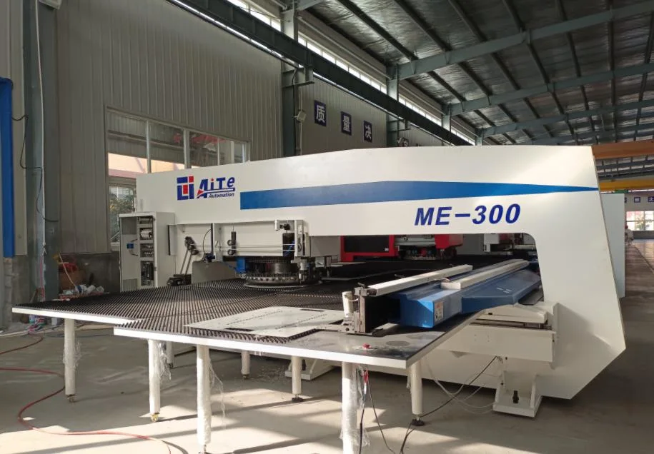 New CNC Automatic Turret Punching Machine Punching Press for Sheet Metal Processing