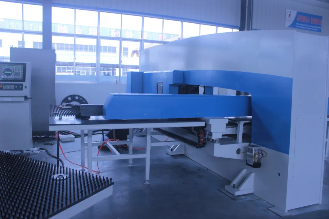 High Speed Servo Motor Drive CNC Turret Punch Machine