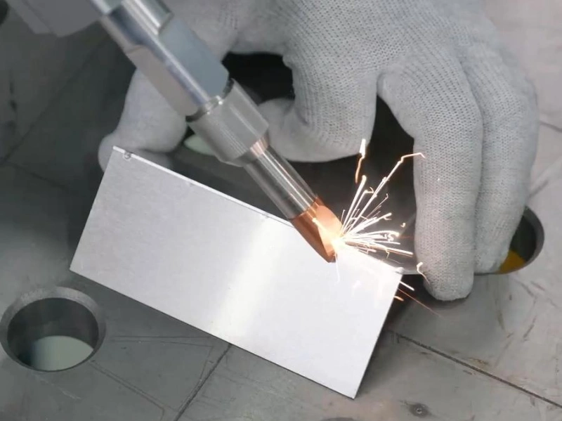 Flexible Automatic Laser Welding Machine/ Easy to Operate/Suitable for All Kinds of Metals