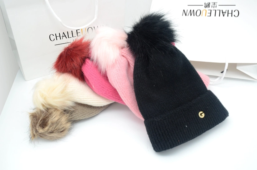 Warm Plain POM POM Beanie Winter Hats with Metal Logo