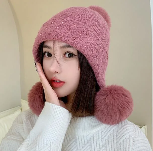 Women&prime;s Winter Thick Knitted Plush Warm Beanie Hat with 3 POM POM, Ear Protection