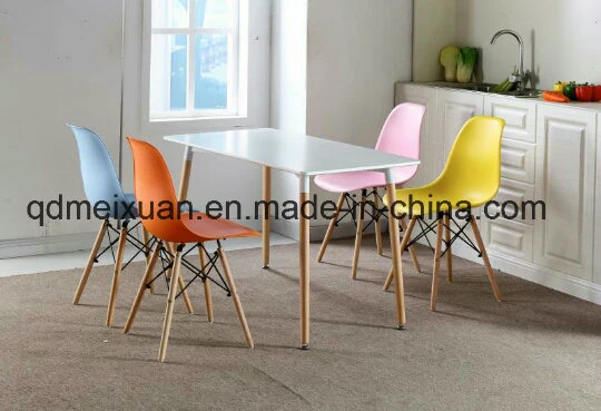 Cheap Colored Popular Plastic Chairs with Wooden Legs (M-X1813)