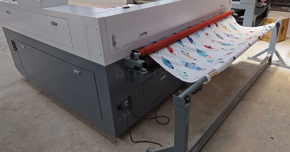 Garment Industry Dual Heads Laser Cutting Machine Sublimation Fabric Cloth Laser Cut Embroidery Machine Automatic Feeding.