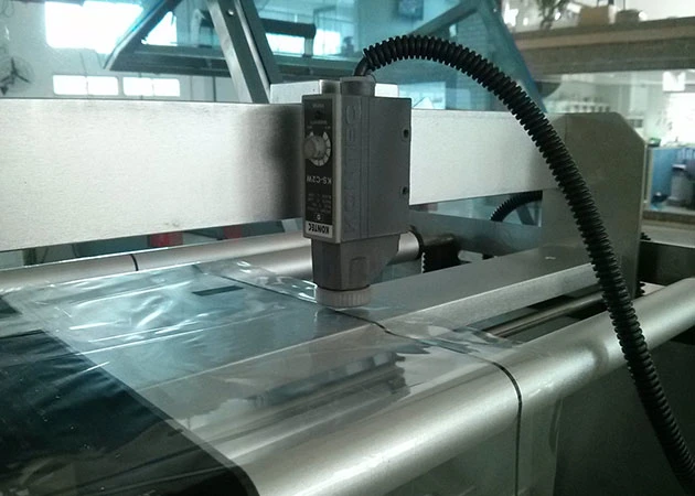 Fully Automatic L Tyle Hot Shrinkable Film Packing Machine (Vertical sealing and cutting)