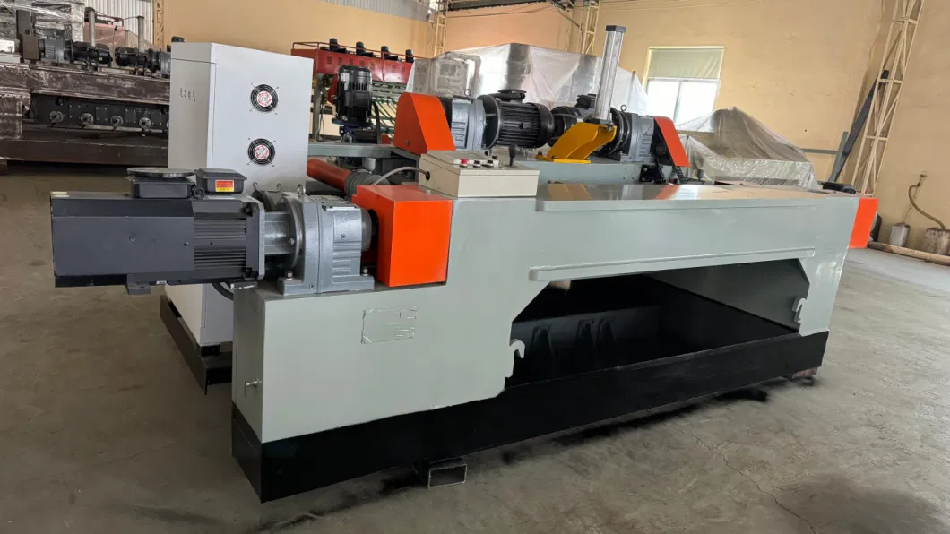 Spindle Veneer Peeling Machine with 4\8feet Lxq1300L-900 Model 1300mm High Quality