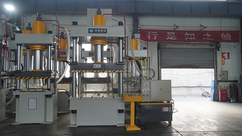 Powerful 200 Ton Four Column Hydraulic Press for Industrial Use