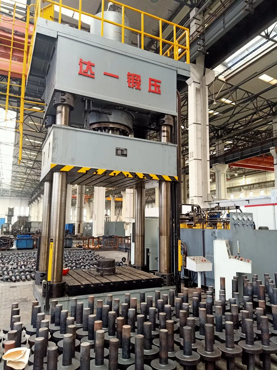 Four Column/Frame Type Free Forging Hydraulic Press Machine for Machinery Part