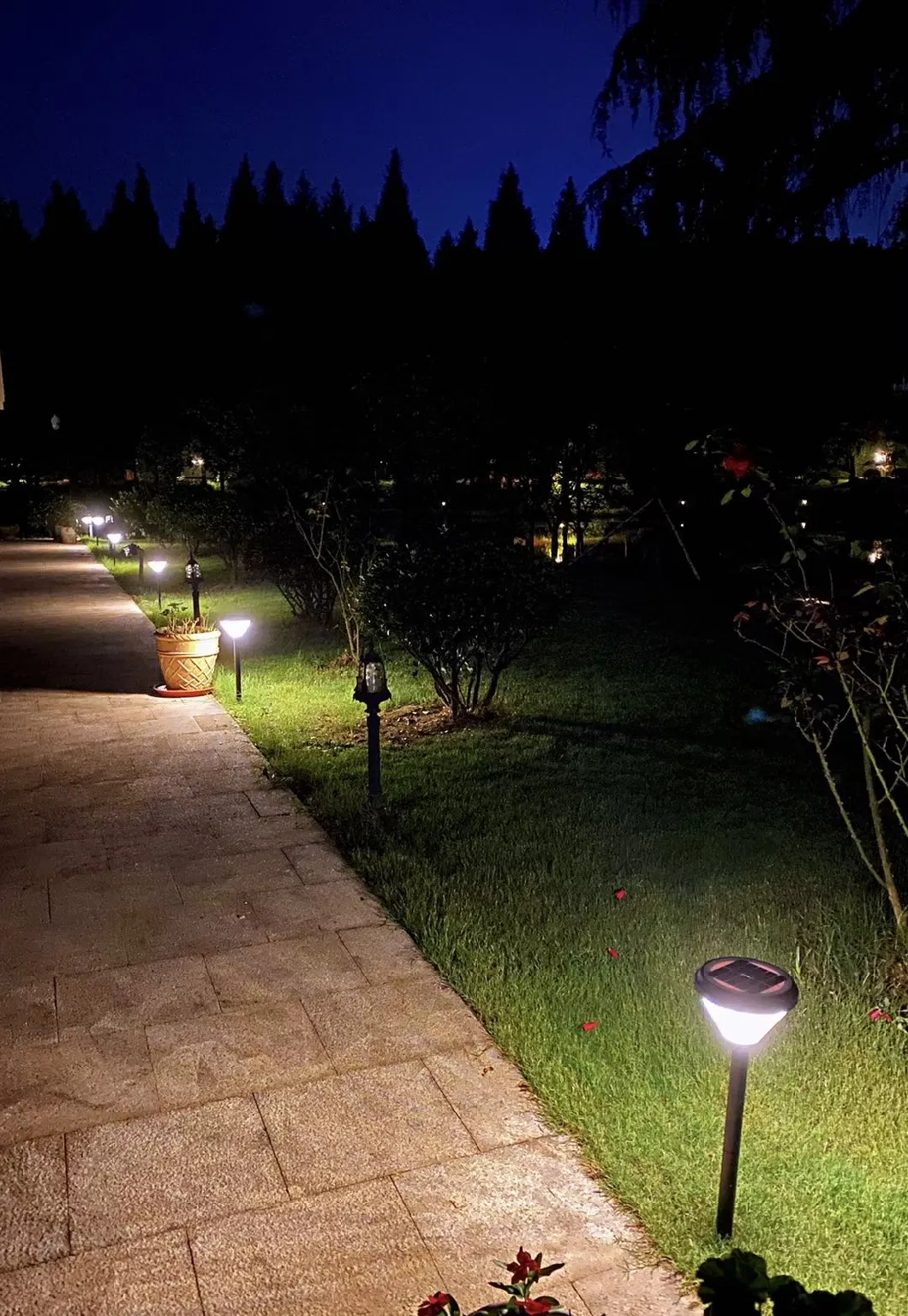 New Design Outdoor Waterproof Good Landscape Solar Powered LED Lawn Lamp