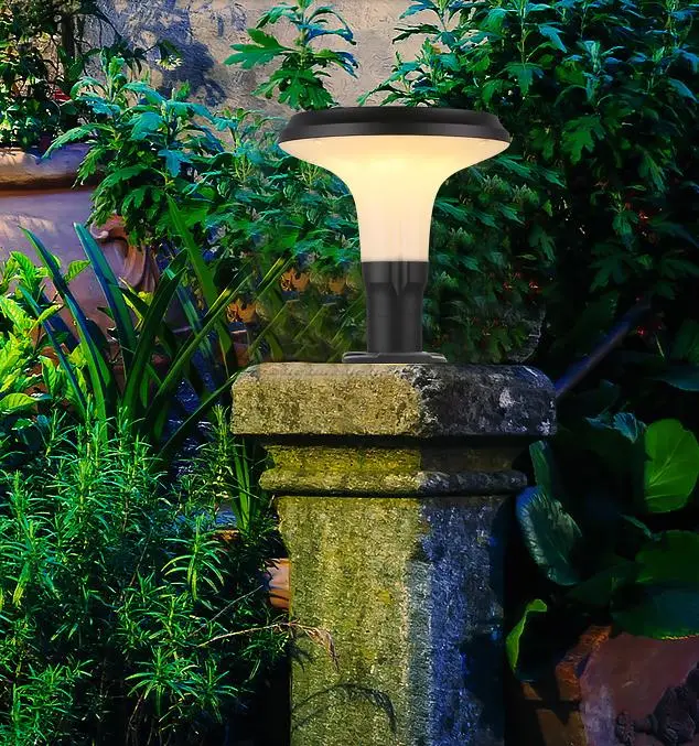 New Design Residential Garden Park Post Bollard Outdoor Integrated IP65 LED Solar Pillar Light