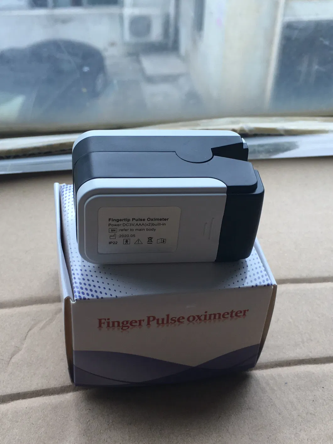 Portable and Smart One-Key Measuring Mini Fingertip Pulse Smart Oximeter