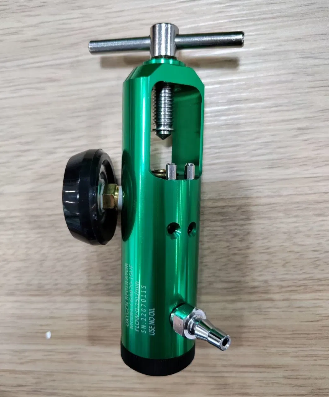 Medical Use Oxygen Gas Cylinder Regulator Barb 15L Air Pressure Regulator with Cga870 Connector