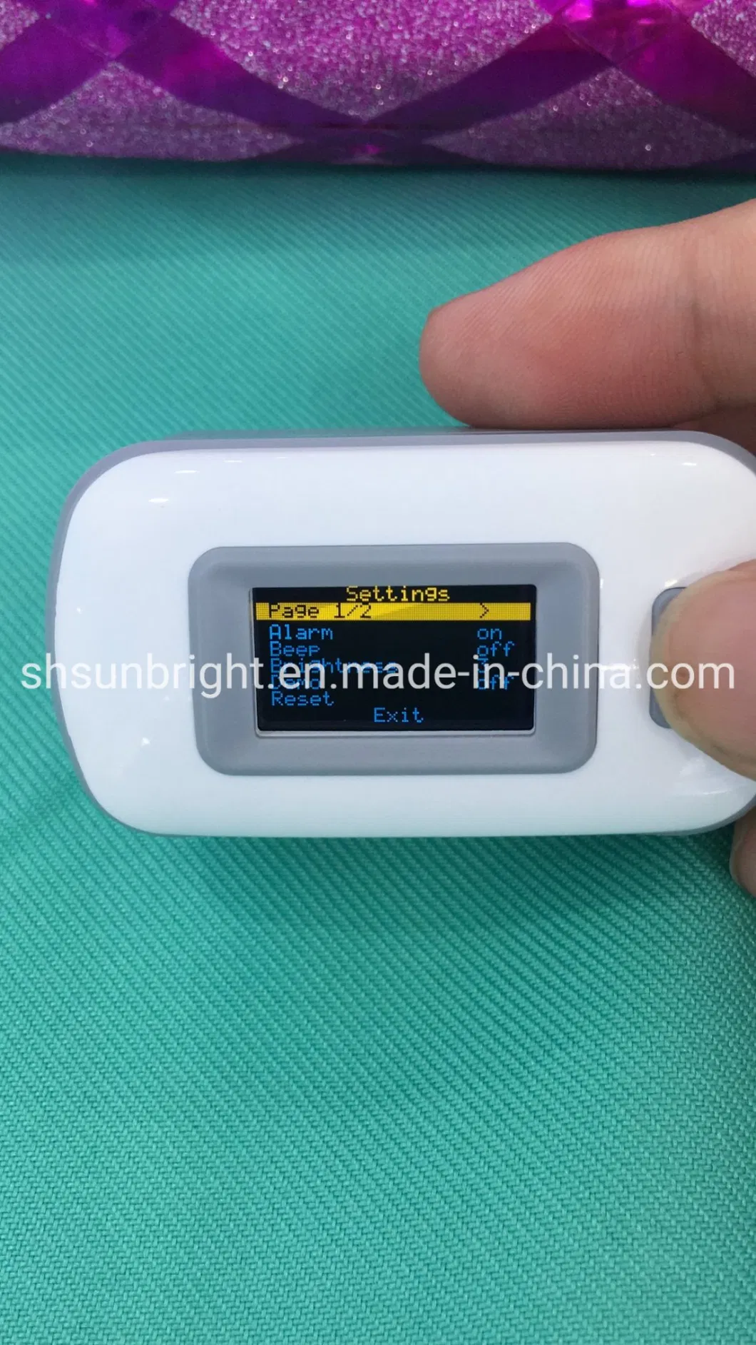 Portable LED SpO2 Blood Oxygen Oximeter Medical Finger Pulse Oximeter