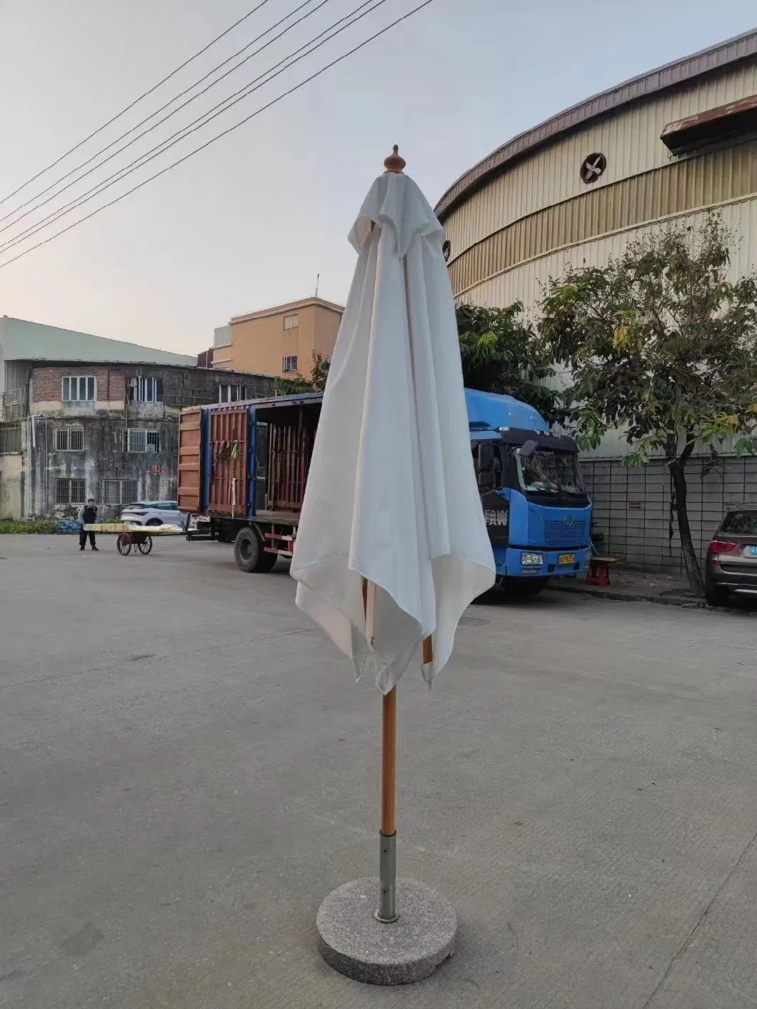 Central Pole Parasols Commerical Street Patio Round Umbrella Factory Direct High Quality Outdoor Beach Umbrella Aluminum