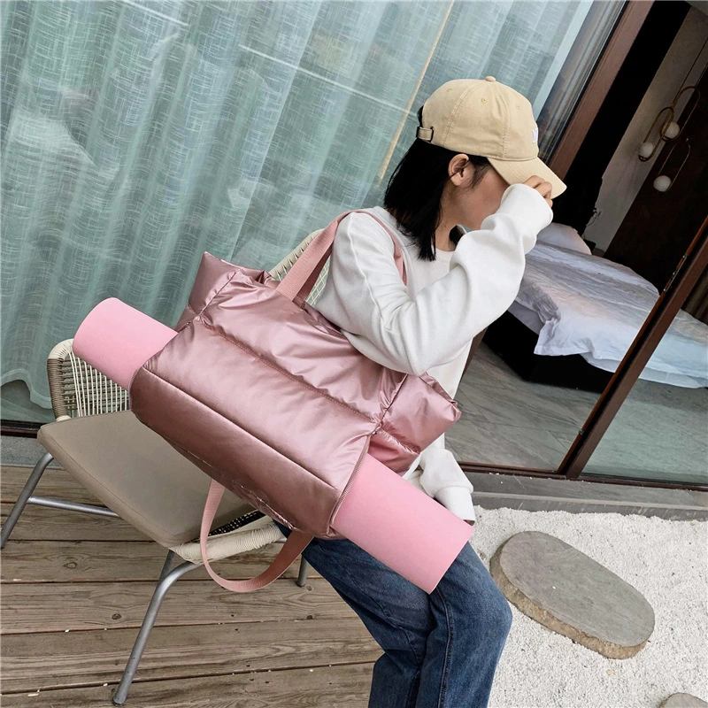 2024 New Designer Fashion Waterproof Polyester Padded Puffer Bag Large Shoulder Tote Sports Bag Women