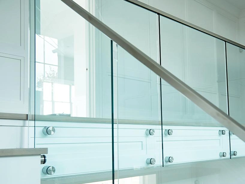 OEM Metal 304 Stainless Steel Frameless Glass Balustrade/Baluster/Handrail/Railing with Glass Clamp for Balcony/Spiral Stairs/Indoor Staircase by China Factory