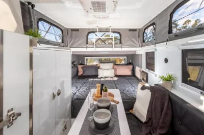 2022 Mini Swift RV 13ft Slide Out Pop Top Bunks Un paquete fantástico