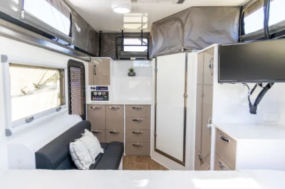 2022 Mini Swift RV 13ft Slide Out Pop Top Bunks Un paquete fantástico