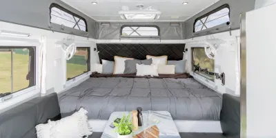 2022 Mini Swift RV 13ft Slide Out Pop Top Bunks Un paquete fantástico