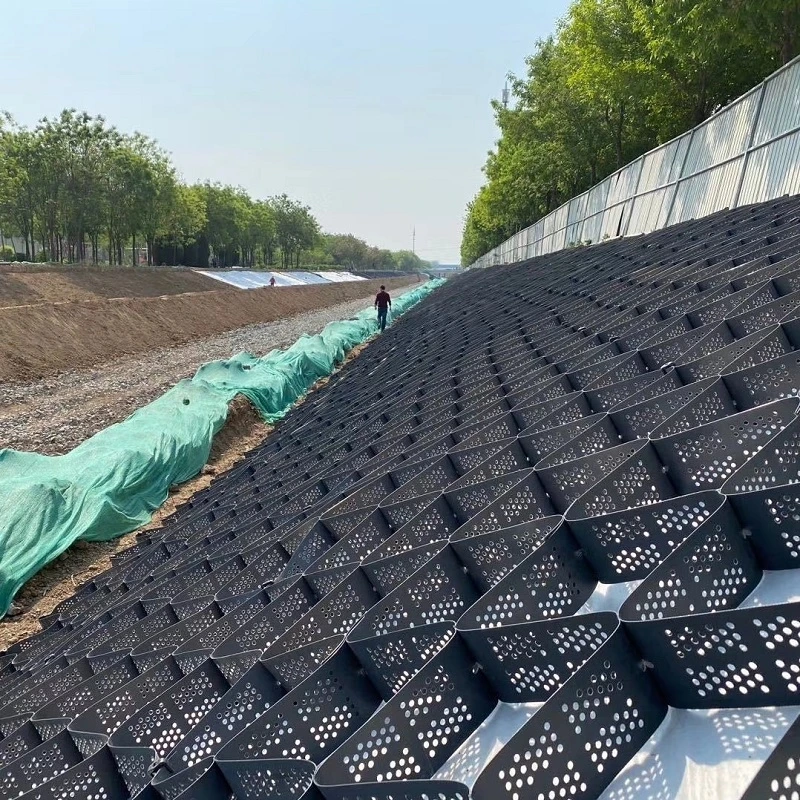 Textured and Perforated Geocell for Retaining Wall Construction Erosion Control Slope Protection