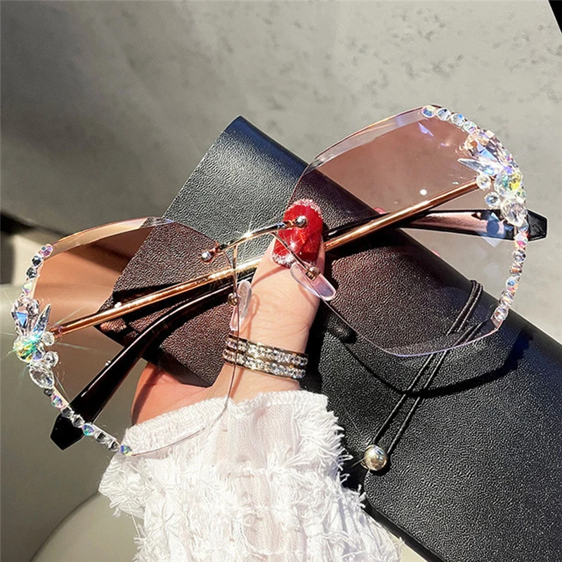 Luxury Brand Design Vintage Rimless Rhinestone Sunglasses Women Men Fashion Gradient Lens Sun Glasses for Female