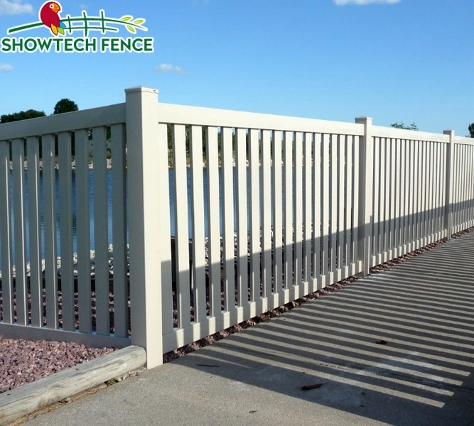 PVC Vinyl Fence Closed Picket Fence UV Authentication Easy Assembled