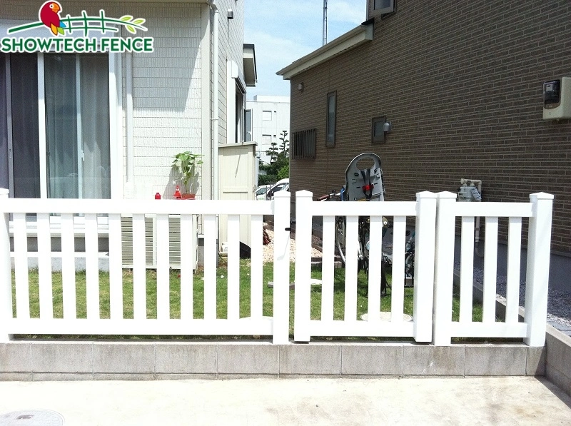 PVC Vinyl Fence Closed Picket Fence UV Authentication Easy Assembled