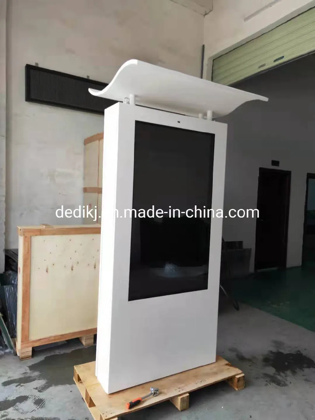 55 Inch LCD Advertising Display Digital Signage Outdoor Charging Pile