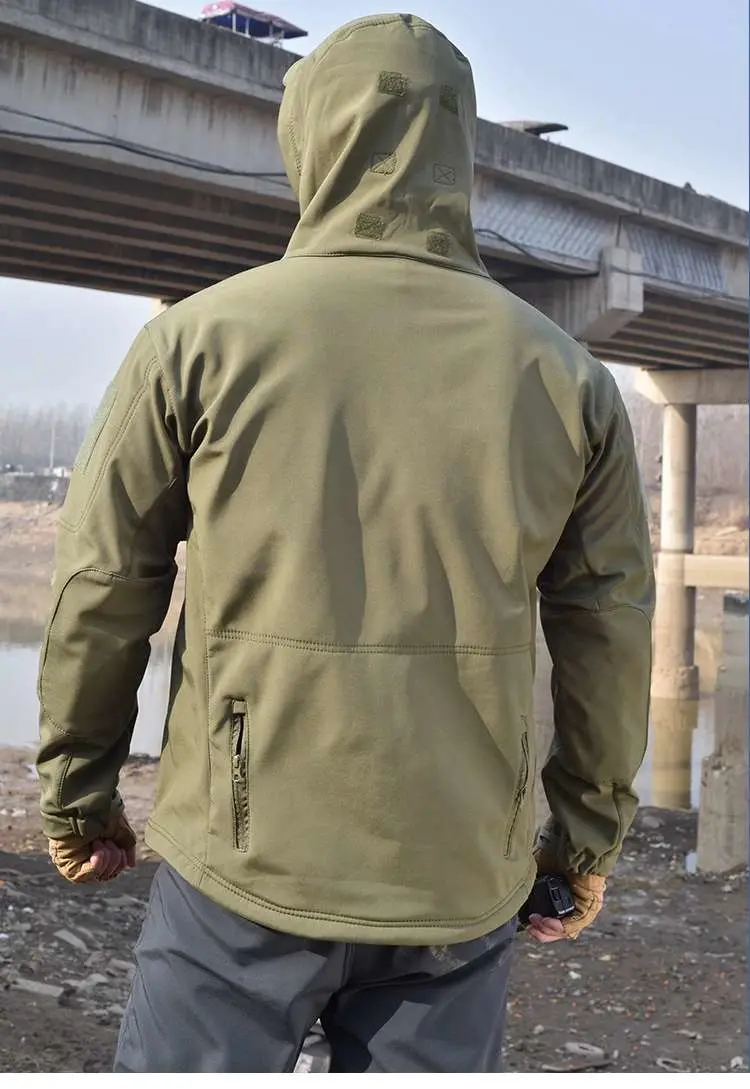 Wholesale Men Waterproof Hiking Hoodie Jacket for Workout Keep Warm Soft Shell Outdoor Coat with OEM Factory