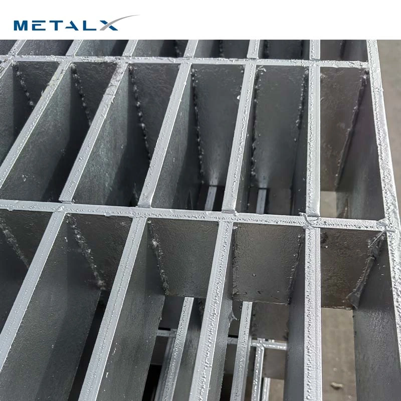 Hot Dipped Galvanized Steel Grating Cast Iron Trench Drain Grates/Grating Metal Grid Steel Deck Welded Plain Type Serrated Bar