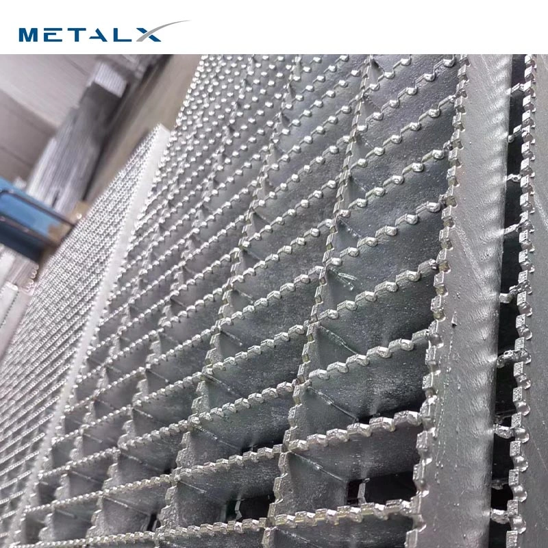 Hot Dipped Galvanized Steel Grating Cast Iron Trench Drain Grates/Grating Metal Grid Steel Deck Welded Plain Type Serrated Bar