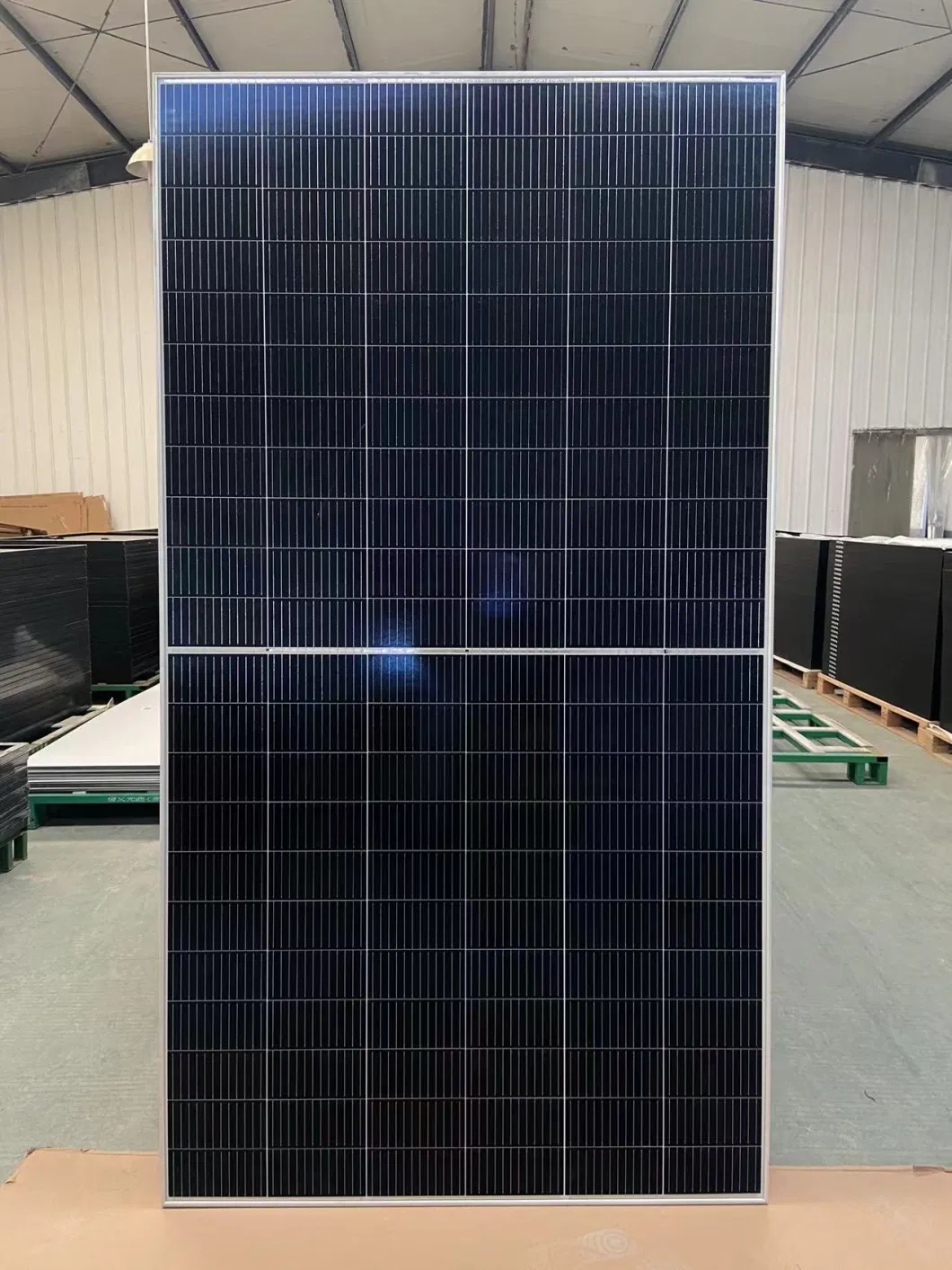 Half Cut Cell Monocrystalline 655W Solar Panel with Best Service